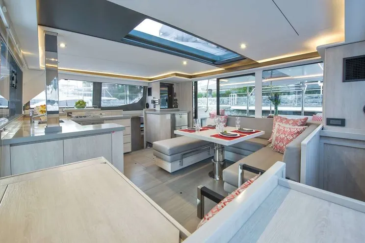 Charter Yacht NICE AFT TOO - Leopard 45 - 4 Cabins - Drowned Cayes - Goff's Caye - St. George`s Caye - Belize