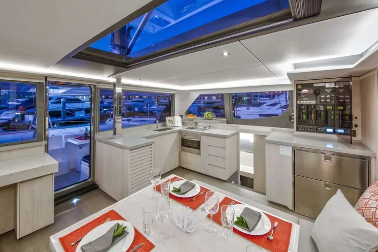 Charter Yacht NICE AFT TOO - Leopard 45 - 4 Cabins - Drowned Cayes - Goff's Caye - St. George`s Caye - Belize