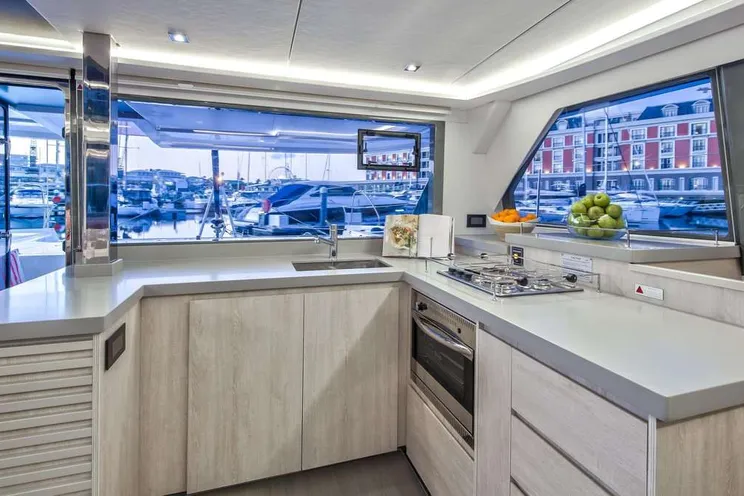 Charter Yacht NICE AFT TOO - Leopard 45 - 4 Cabins - Drowned Cayes - Goff's Caye - St. George`s Caye - Belize