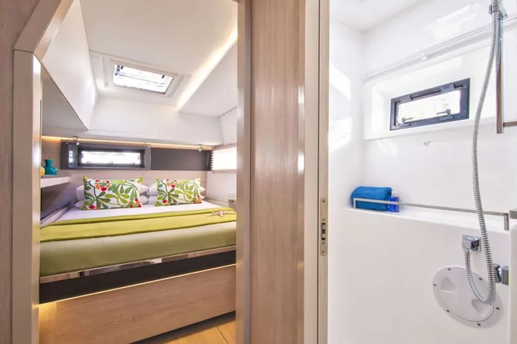 Charter Yacht NICE AFT TOO - Leopard 45 - 4 Cabins - Drowned Cayes - Goff's Caye - St. George`s Caye - Belize