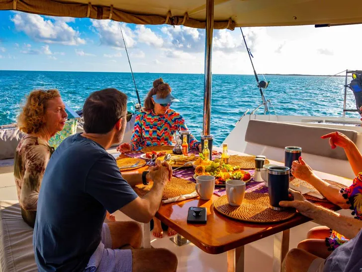 NICE AFT TOO Leopard 45 - alfresco dining NICE AFT TOO Leopard 45 - alfresco dining