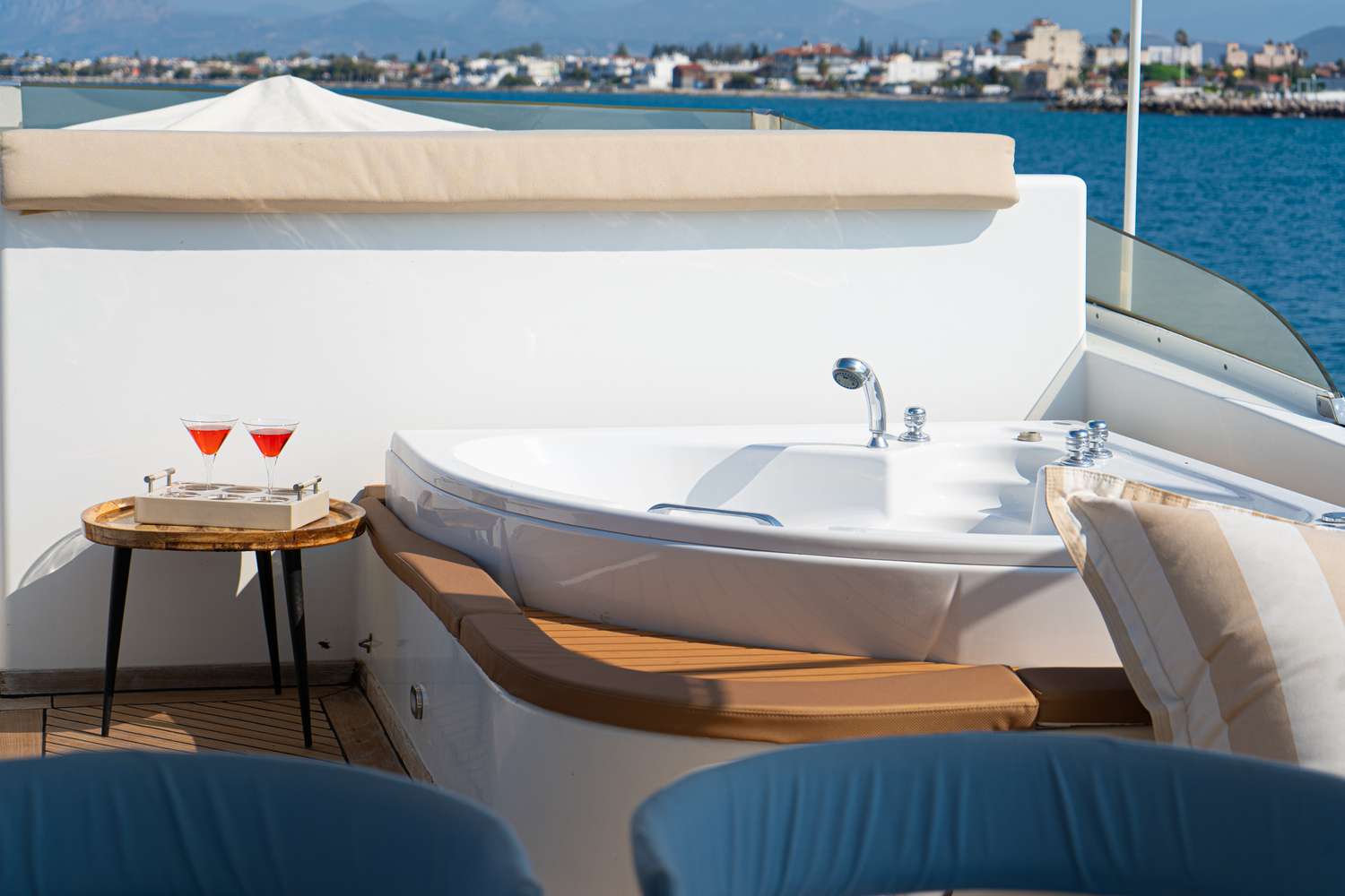 AQUILA Baglietto 37m - flybridge jacuzzi