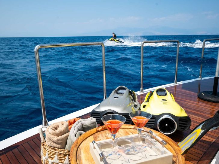 AQUILA Baglietto 37m - sea bobs AQUILA Baglietto 37m - sea bobs
