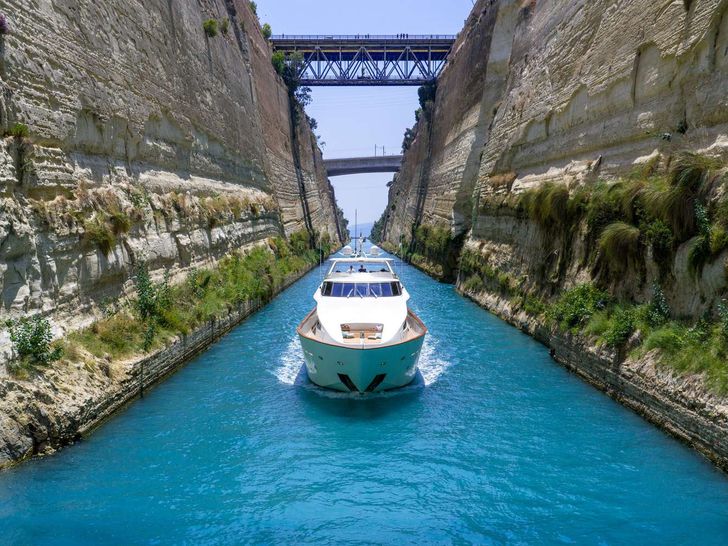 AQUILA Baglietto 37m - foredeck view cruising AQUILA Baglietto 37m - foredeck view cruising