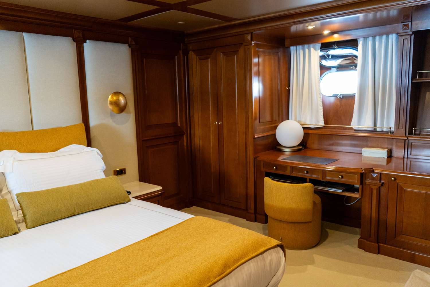 AQUILA Baglietto 37m - VIP cabin 2