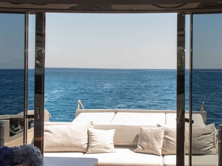 W - Riva 20 m,aft seating and bronzing area W - Riva 20 m,aft seating and bronzing area