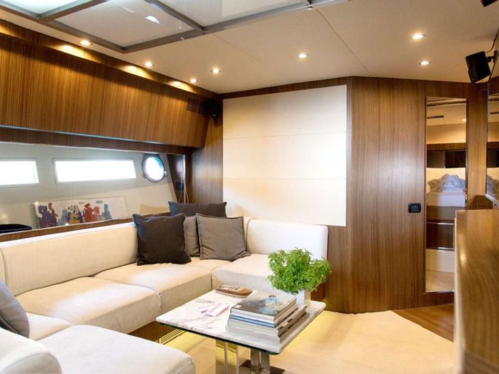 W - Riva 20 m,saloon W - Riva 20 m,saloon