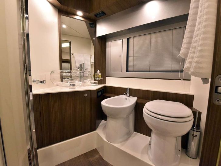 W - Riva 20 m,master cabin bathroom W - Riva 20 m,master cabin bathroom