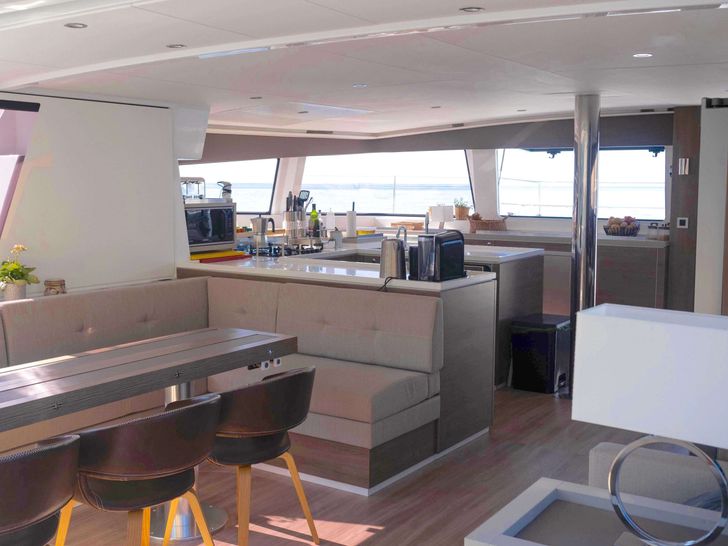 MIM OCEAN 2 Bali 5.4 - galley MIM OCEAN 2 Bali 5.4 - galley