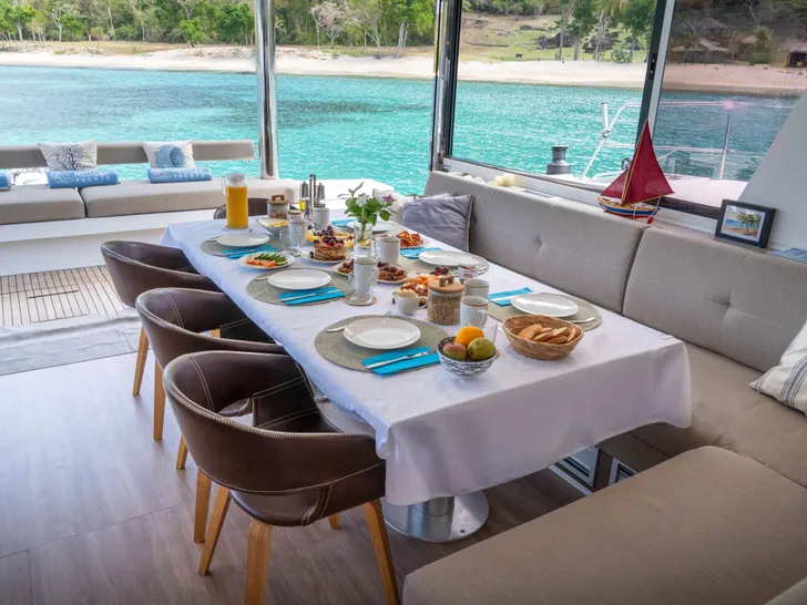 MIM OCEAN 2 Bali 5.4 - main saloon dining and lounge MIM OCEAN 2 Bali 5.4 - main saloon dining and lounge