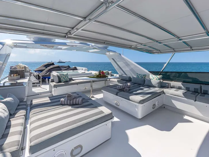 MARGATE - Broward 111 ft,flybridge sunbeds MARGATE - Broward 111 ft,flybridge sunbeds