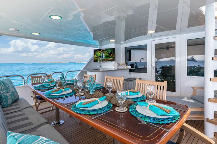 Charter Yacht MARGATE - Broward 111 - 4 Cabins - Nassau - Exumas - Bahamas
