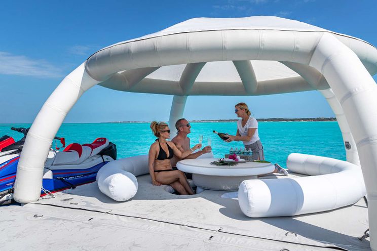 Charter Yacht MARGATE - Broward 111 - 4 Cabins - Nassau - Exumas - Bahamas