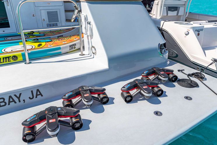 Charter Yacht MARGATE - Broward 111 - 4 Cabins - Nassau - Exumas - Bahamas