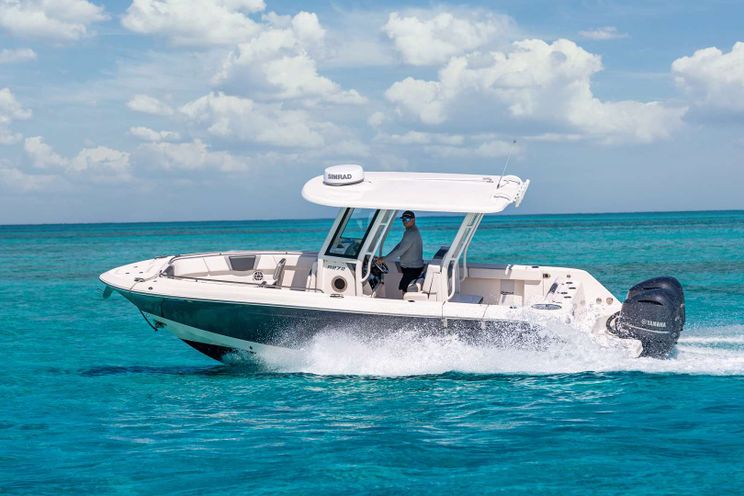 Charter Yacht MARGATE - Broward 111 - 4 Cabins - Nassau - Exumas - Bahamas