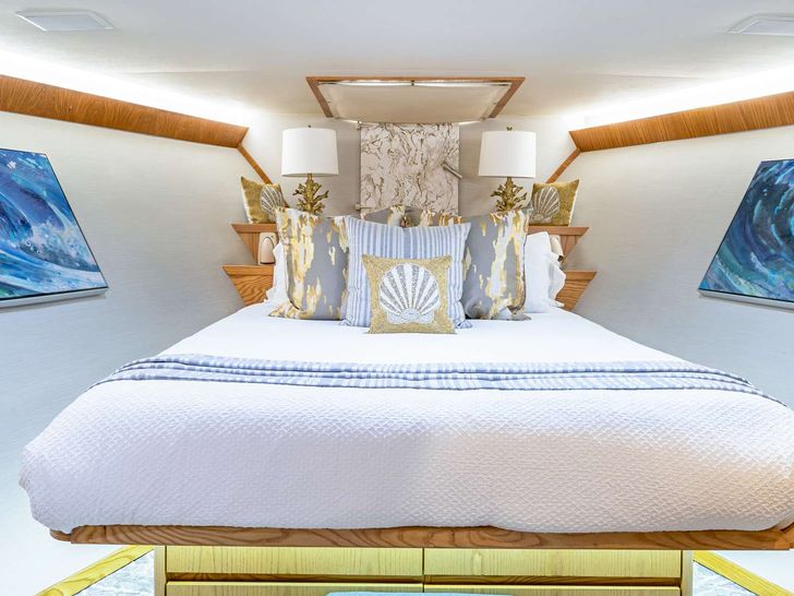 MARGATE - Broward 111 ft,master cabin MARGATE - Broward 111 ft,master cabin