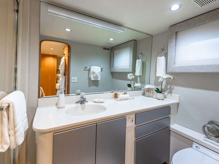 MARGATE - Broward 111 ft,master cabin bathroom MARGATE - Broward 111 ft,master cabin bathroom