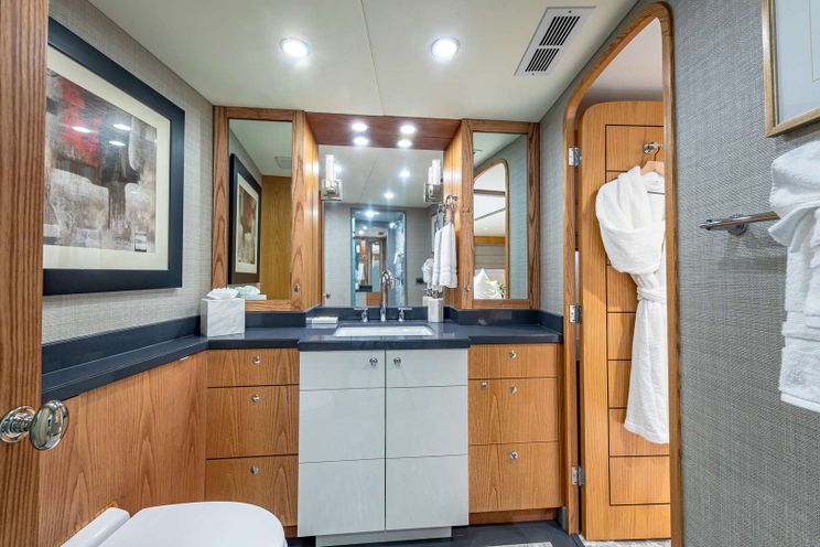 Charter Yacht MARGATE - Broward 111 - 4 Cabins - Nassau - Exumas - Bahamas