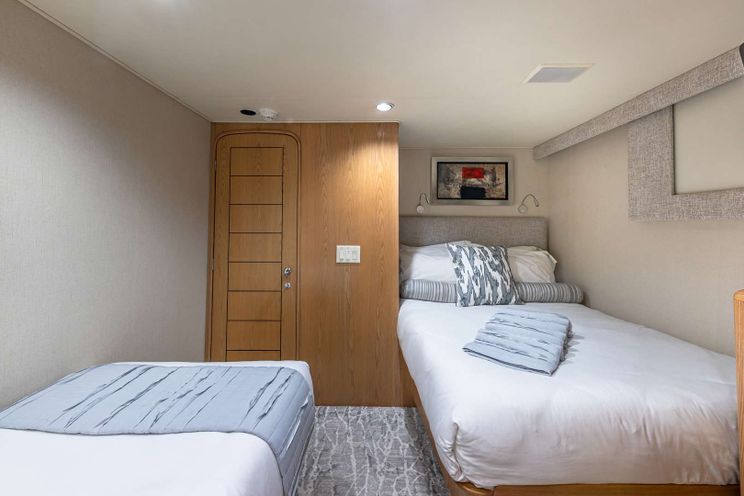 Charter Yacht MARGATE - Broward 111 - 4 Cabins - Nassau - Exumas - Bahamas