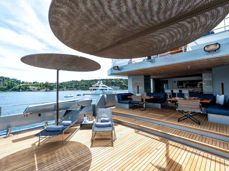 SO'MAR - Tansu 37 m,aft deck and alfresco dining area SO'MAR - Tansu 37 m,aft deck and alfresco dining area