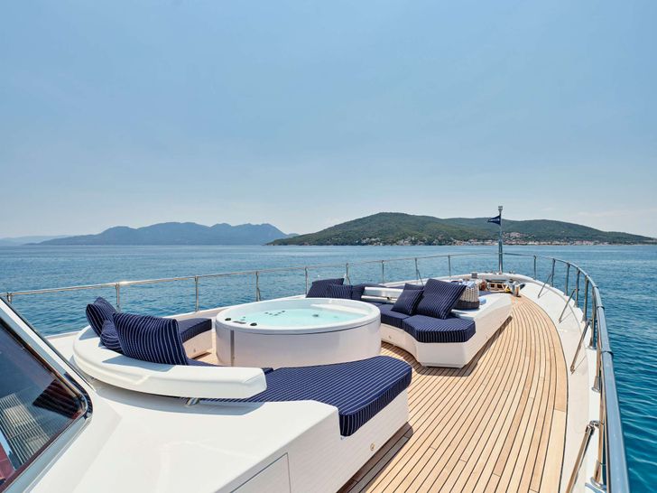 ALAYA - Lurssen 33 m,bow jacuzzi ALAYA - Lurssen 33 m,bow jacuzzi