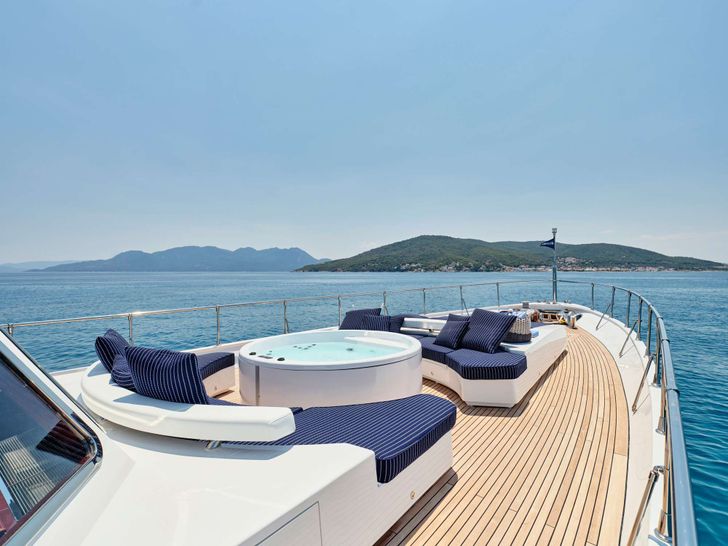 ALAYA - Lurssen 33 m,bow jacuzzi