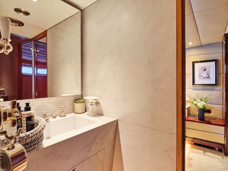 ALAYA - Lurssen 33 m,double cabin 1 bathroom ALAYA - Lurssen 33 m,double cabin 1 bathroom