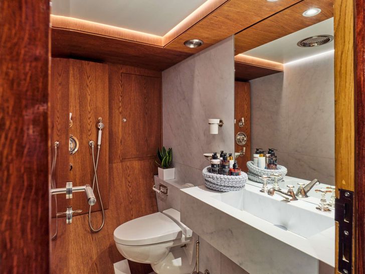 ALAYA - Lurssen 33 m,twin cabin bathroom ALAYA - Lurssen 33 m,twin cabin bathroom