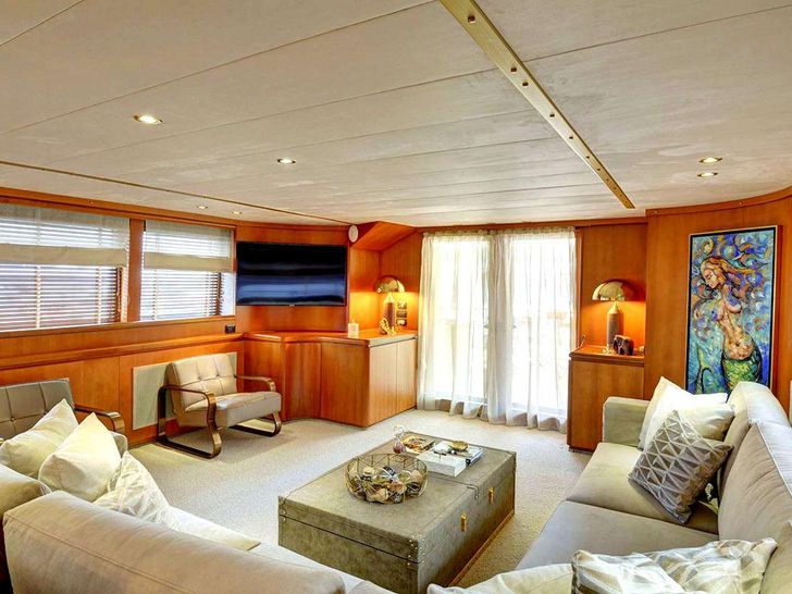 KARMA - Picchiotti 98 ft.,main saloon KARMA - Picchiotti 98 ft.,main saloon