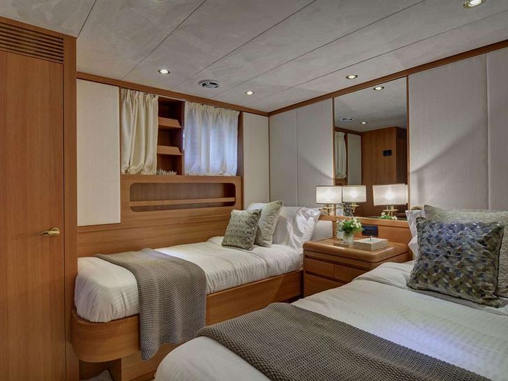 KARMA - Picchiotti 98 ft.,twin cabin 1 beds