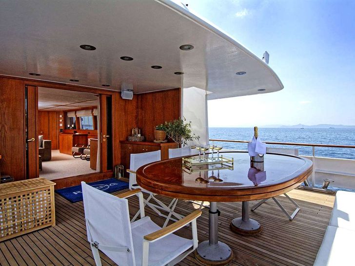 KARMA - Picchiotti 98 ft.,aft alfresco dining area KARMA - Picchiotti 98 ft.,aft alfresco dining area