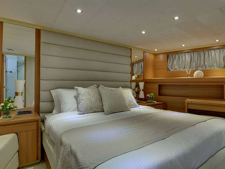 KARMA - Picchiotti 98 ft.,VIP cabin KARMA - Picchiotti 98 ft.,VIP cabin