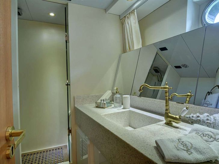 KARMA - Picchiotti 98 ft.,VIP cabin's bathroom KARMA - Picchiotti 98 ft.,VIP cabin's bathroom