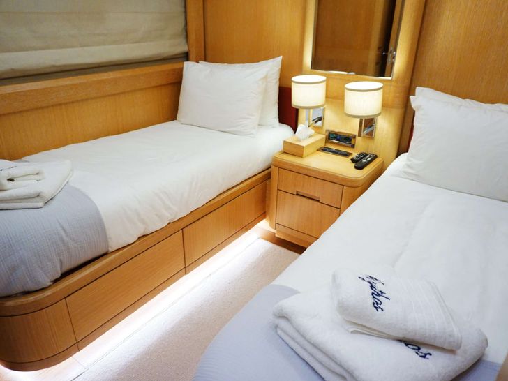 MYTHOS G - Posilippo Technema 85 ft.,twin cabin