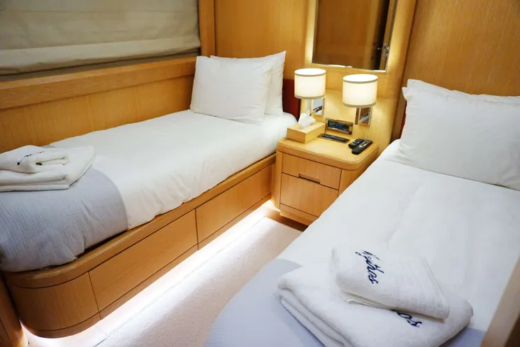 Charter Yacht MYTHOS G - Posilippo Technema 85 - 4 Cabins - Athens - Santorini - Greece