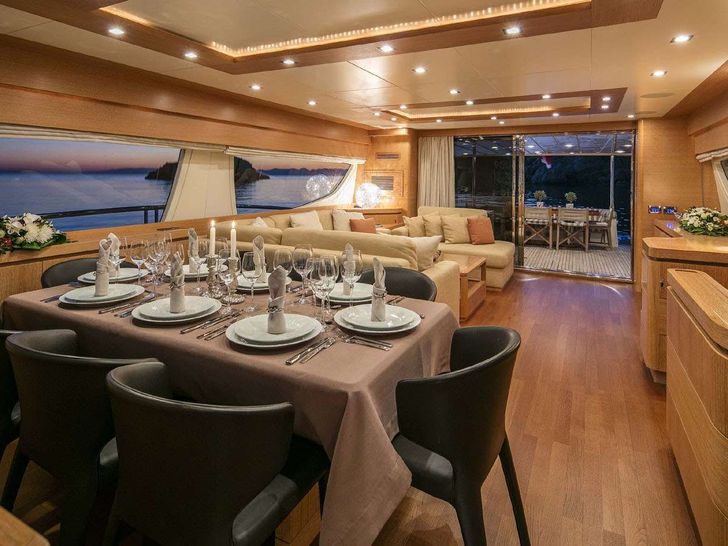 MYTHOS G - Posilippo Technema 85 ft.,indoor dining