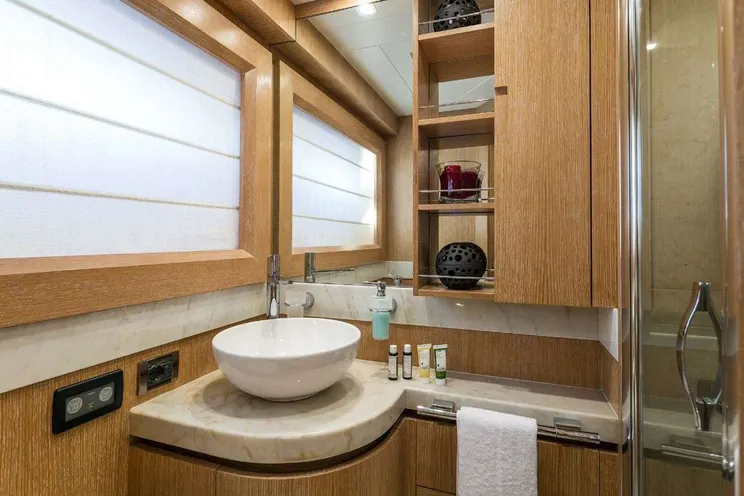 Charter Yacht MYTHOS G - Posilippo Technema 85 - 4 Cabins - Athens - Santorini - Greece