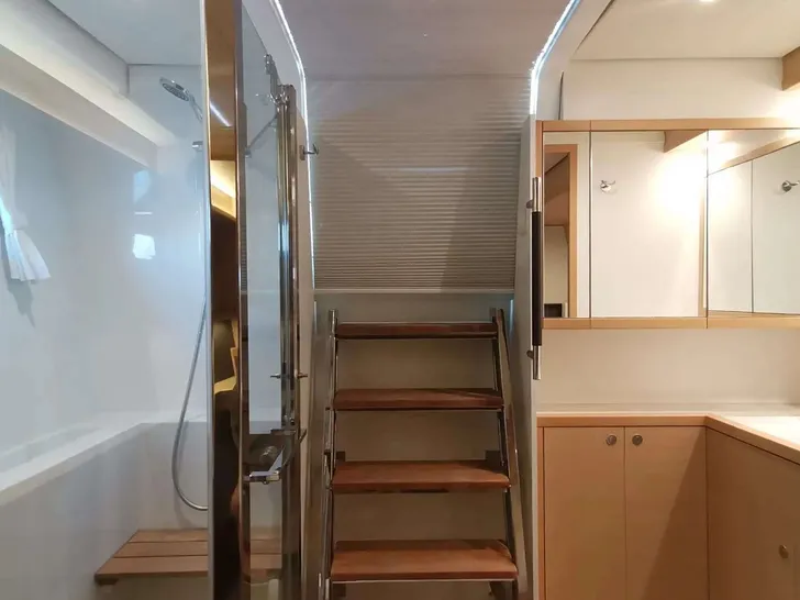 LAGOON 560 S2 - Lagoon 560,staircase and galley LAGOON 560 S2 - Lagoon 560,staircase and galley