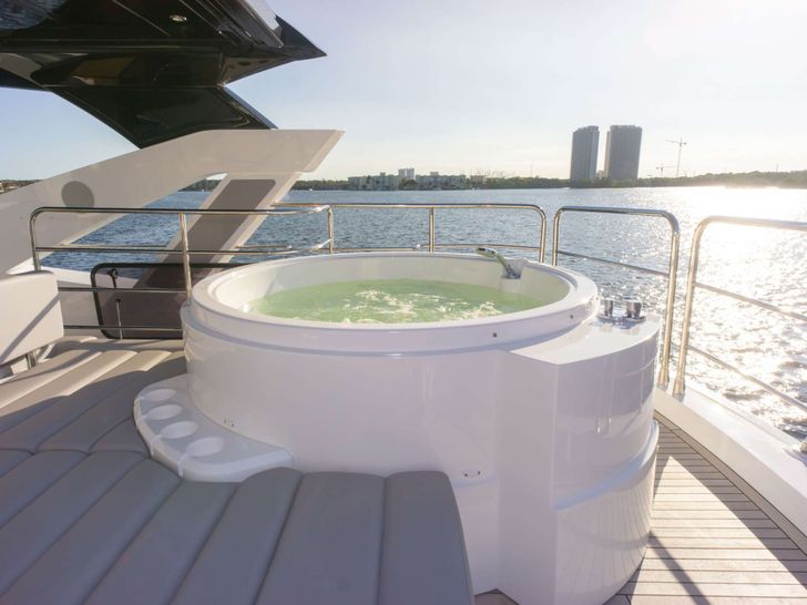 MILAMO Sunseeker 76 - jacuzzi MILAMO Sunseeker 76 - jacuzzi