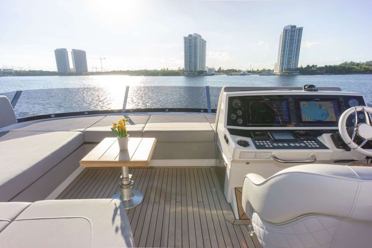 Charter Yacht MILAMO - Sunseeker 76 Yacht - 4 Cabins - Nassau - Exumas - Bahamas