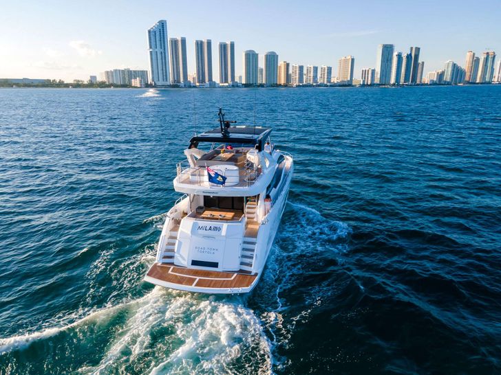 MILAMO Sunseeker 76 - cruising stern view MILAMO Sunseeker 76 - cruising stern view
