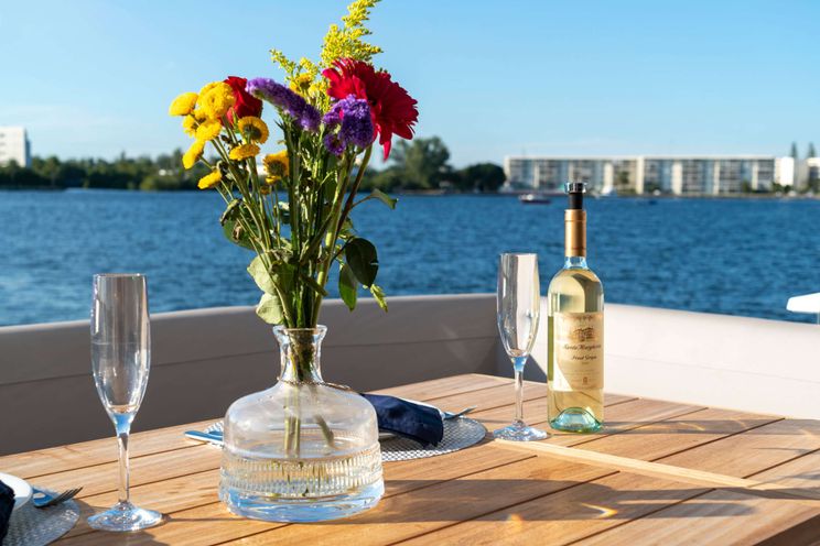 Charter Yacht MILAMO - Sunseeker 76 Yacht - 4 Cabins - Nassau - Exumas - Bahamas