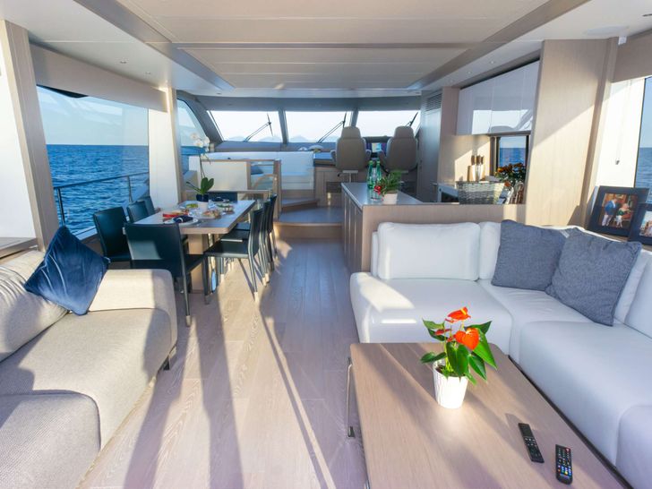MILAMO Sunseeker 76 - main saloon MILAMO Sunseeker 76 - main saloon