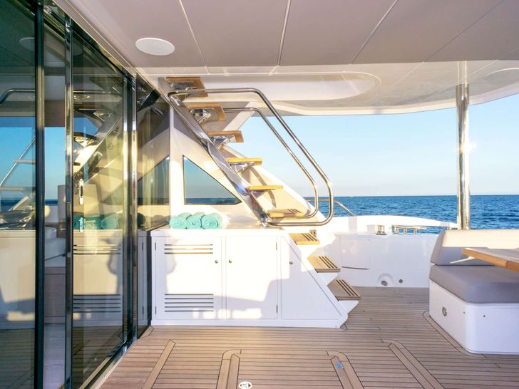 MILAMO Sunseeker 76 - aft deck MILAMO Sunseeker 76 - aft deck