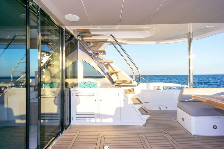 Charter Yacht MILAMO - Sunseeker 76 Yacht - 4 Cabins - Nassau - Exumas - Bahamas
