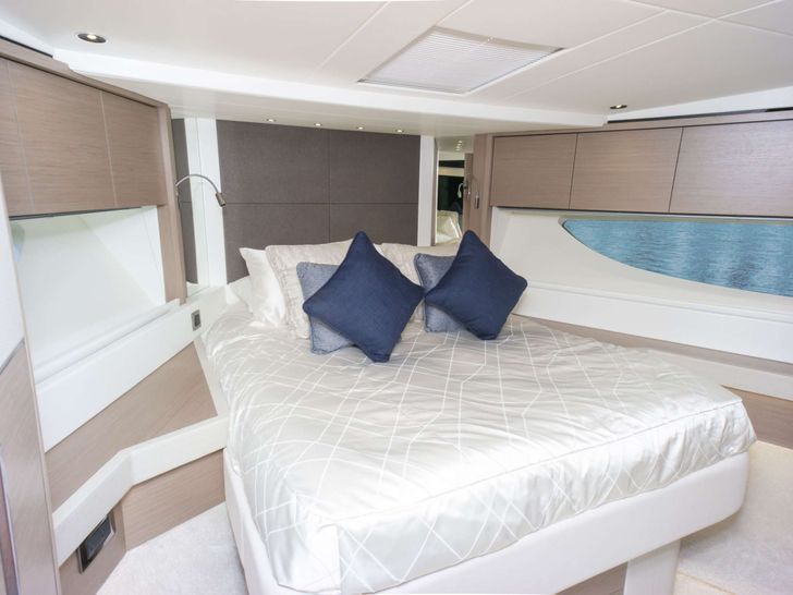 MILAMO - Sunseeker 76,VIP cabin 1