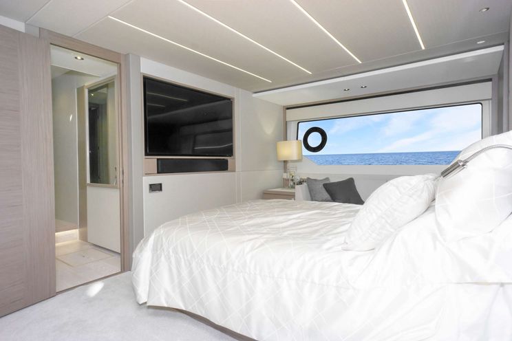 Charter Yacht MILAMO - Sunseeker 76 Yacht - 4 Cabins - Nassau - Exumas - Bahamas