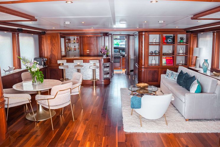 Charter Yacht MAMMA MIA - Benetti Classic 120 - St Martin - St Barths - Leewards - Caribbean