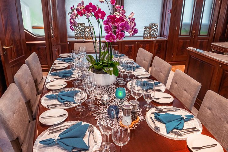 Charter Yacht MAMMA MIA - Benetti Classic 120 - St Martin - St Barths - Leewards - Caribbean