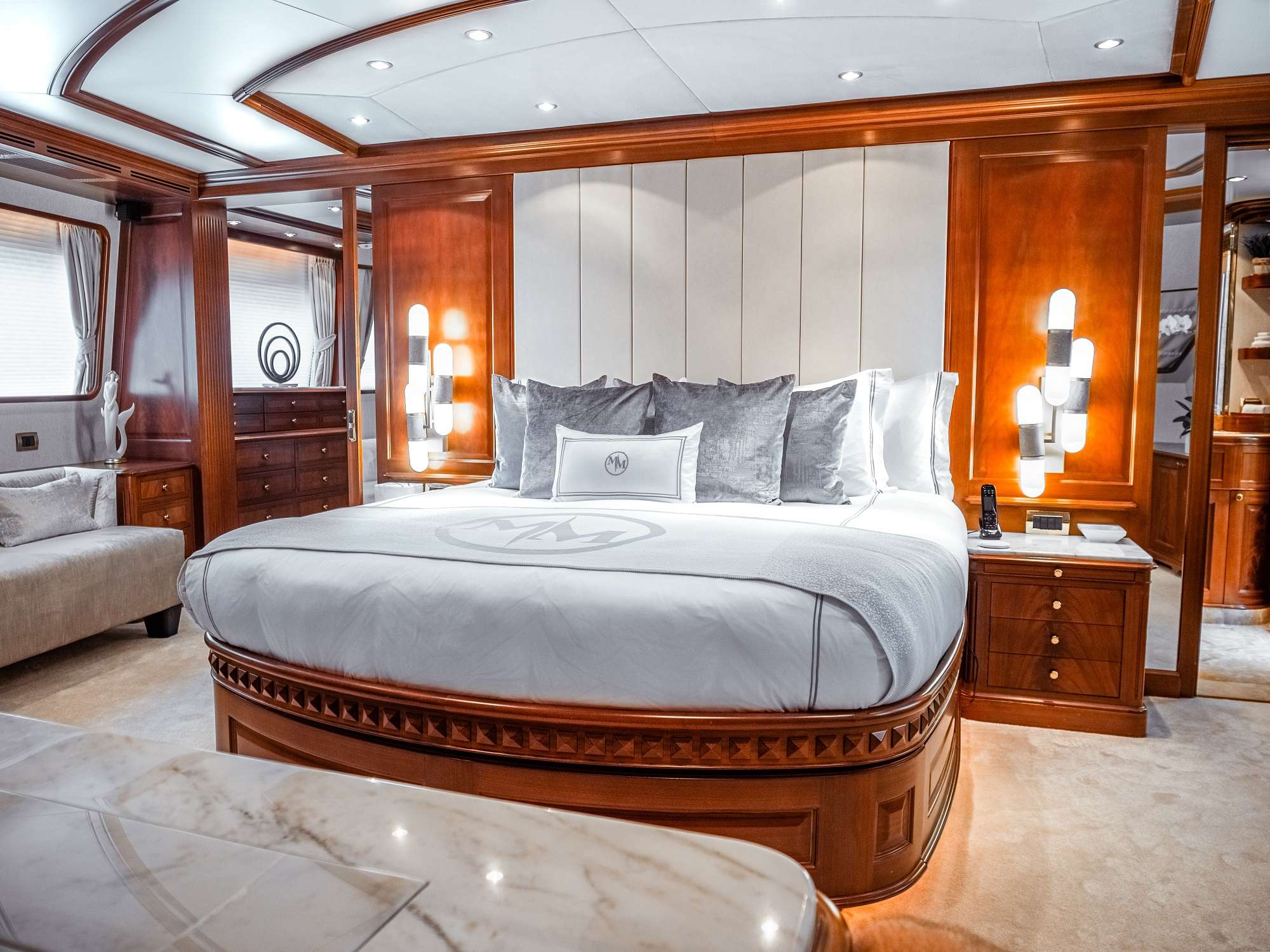 Charter Yacht MAMMA MIA - Benetti Classic 120 - St Martin - St Barths - Leewards - Caribbean